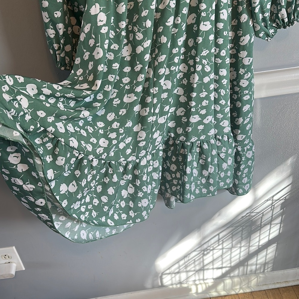 SHEIN Green Midi Dress with V-Neck and Bishop Sleeves - Picture 5 of 5